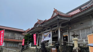 琉球八社の一つ、普天間宮の琉球石灰岩