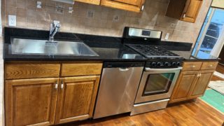 黒御影石アンゴラブラック×白大理石ベトナムタソス｜キッチン天板交換施工事例｜沖縄県読谷村