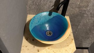 琉球石灰岩×レジン加工で叶える手洗いカウンター施工事例｜沖縄県うるま市